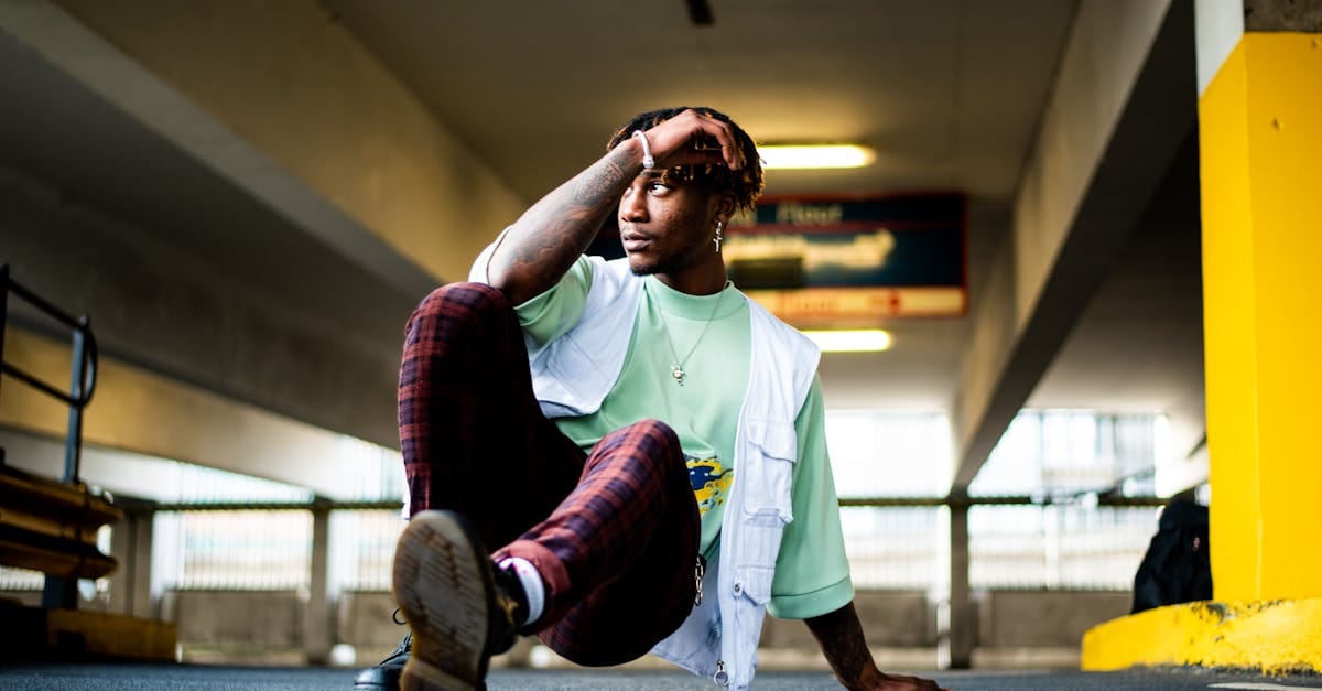 découvrez l'univers dynamique du breakdance, une danse urbaine electrifiante qui allie puissance, créativité et technique. plongez dans l'histoire, les mouvements emblématiques et les compétitions passionnantes de cette culture street dance incontournable.