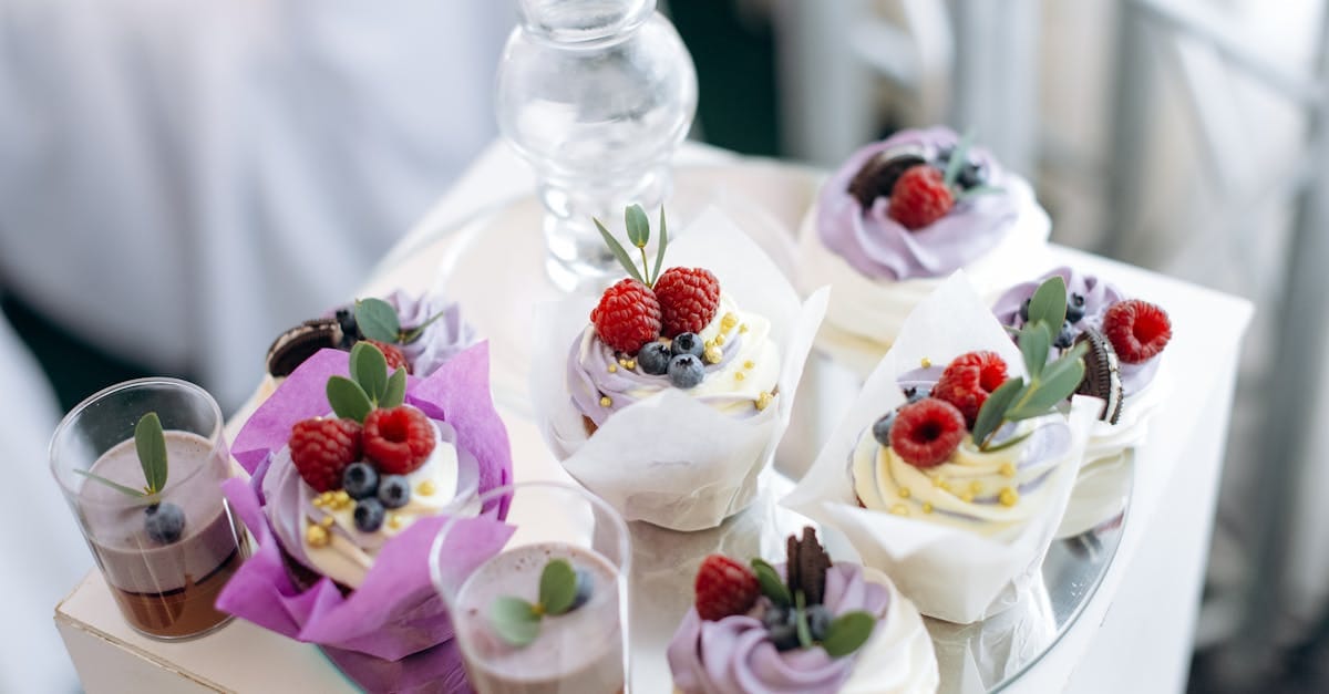 découvrez notre délicieuse recette de mousse au chocolat, un dessert aérien et crémeux qui ravira tous les gourmands. facile à réaliser, elle allie le riche goût du chocolat noir à une texture légère, parfaite pour toutes les occasions. préparez-vous à fondre de plaisir !