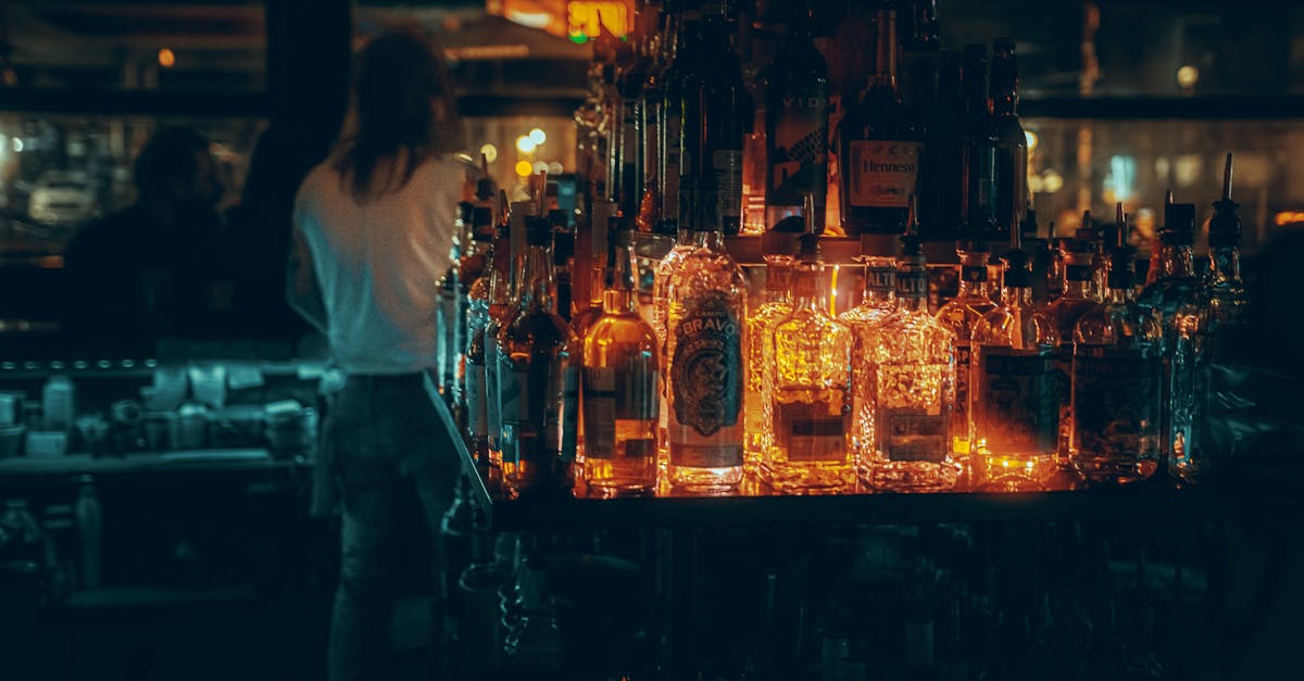 découvrez les meilleurs bars à cocktails où l'innovation rencontre la tradition. savourez des créations uniques dans une ambiance conviviale et tendance, parfaites pour une soirée entre amis ou une occasion spéciale.
