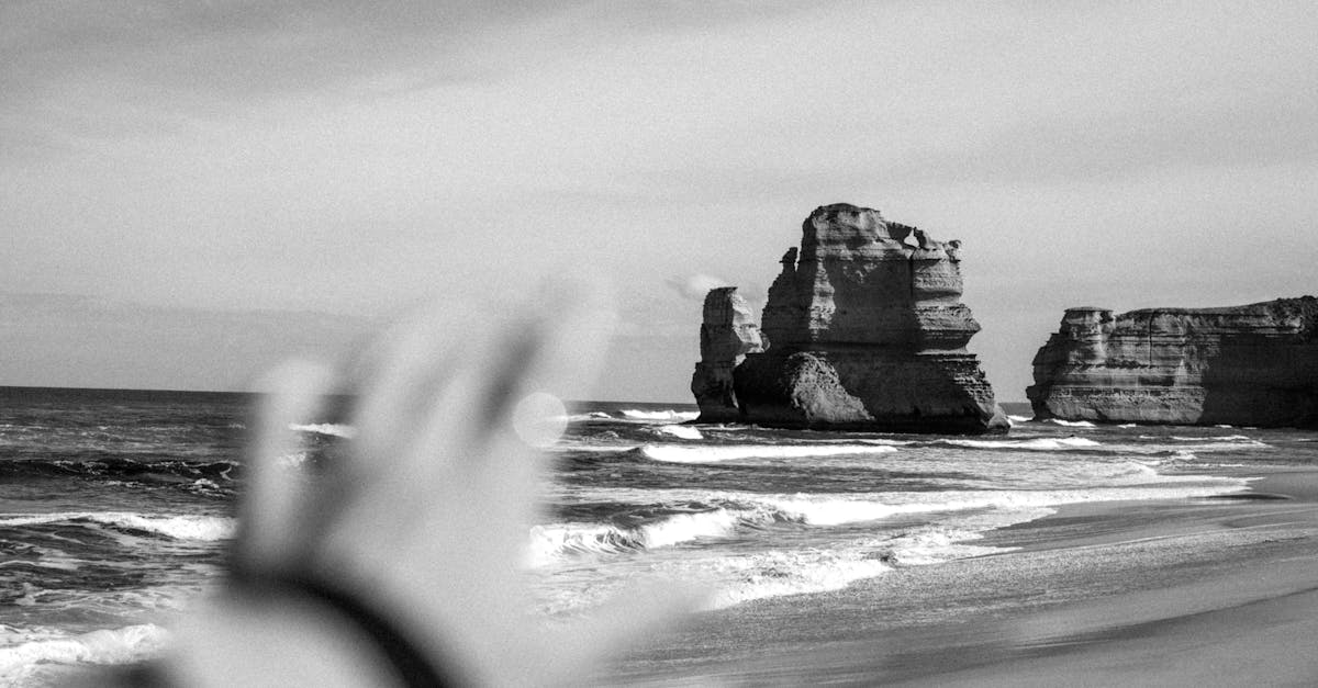 découvrez l'univers fascinant de 'monolith', une exploration captivante de la structure et de la signification des monolithes à travers l'histoire, la culture et l'architecture. plongez dans l'analyse de ces géants de pierre et leur impact sur notre perception du temps et de l'espace.