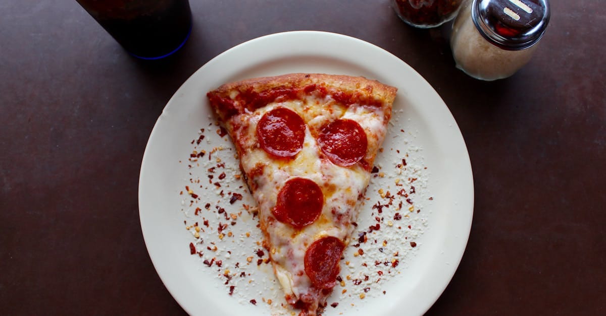 découvrez la meilleure sélection de pizzas artisanales, préparées avec des ingrédients frais et de qualité. que vous soyez amateur de recettes classiques ou à la recherche de nouvelles saveurs, nos pizzas combleront toutes vos envies. commandez dès maintenant et régalez-vous!