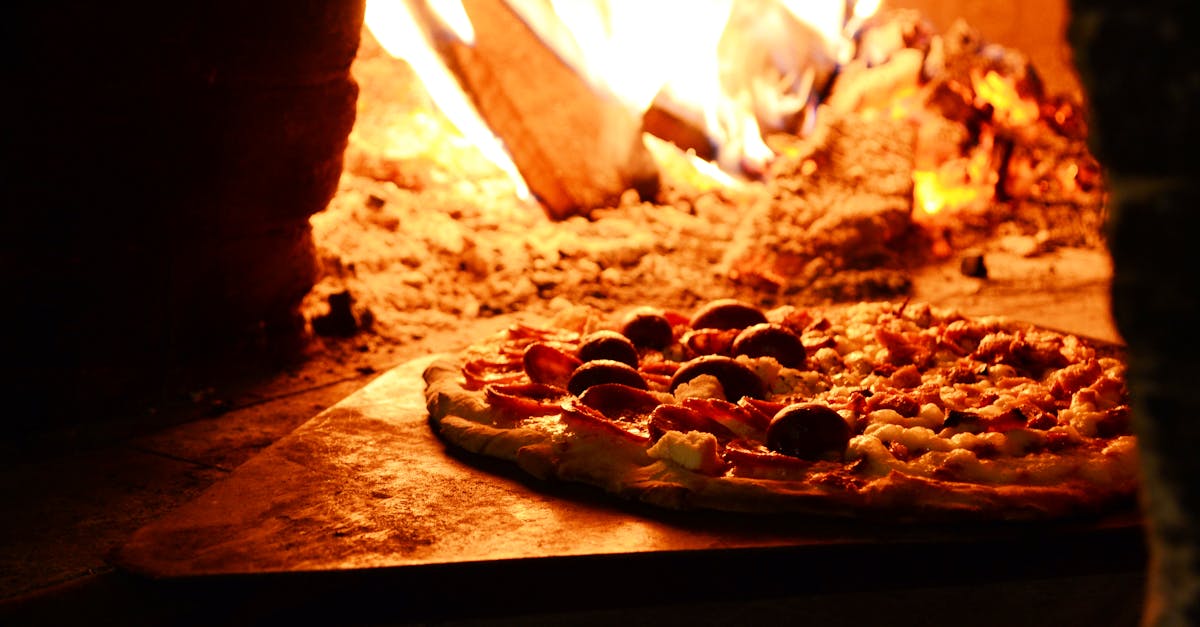découvrez notre délicieuse sélection de pizzas artisanales, préparées avec des ingrédients frais et de qualité. savourez des saveurs uniques et des recettes authentiques qui raviront vos papilles. commandez maintenant et régalez-vous !