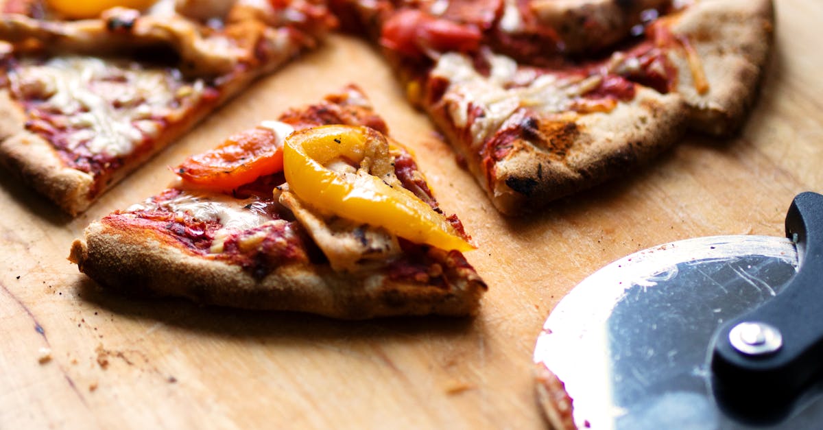 découvrez nos délicieuses pizzas, préparées avec des ingrédients frais et de qualité. dégustez des recettes classiques ou originales, alliant saveurs et textures pour un moment gourmand inoubliable. commandez dès maintenant et savourez la vraie pizza italienne chez vous !