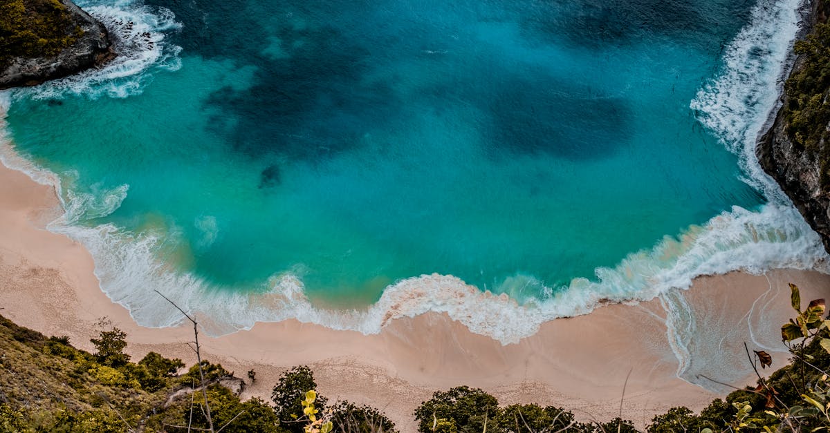 découvrez bali, l'île indonésienne connue pour ses plages paradisiaques, ses rizières verdoyantes et sa culture vibrante. explorez ses temples majestueux, savourez une cuisine délicieuse et profitez d'une ambiance sereine qui fera de votre séjour une expérience inoubliable.