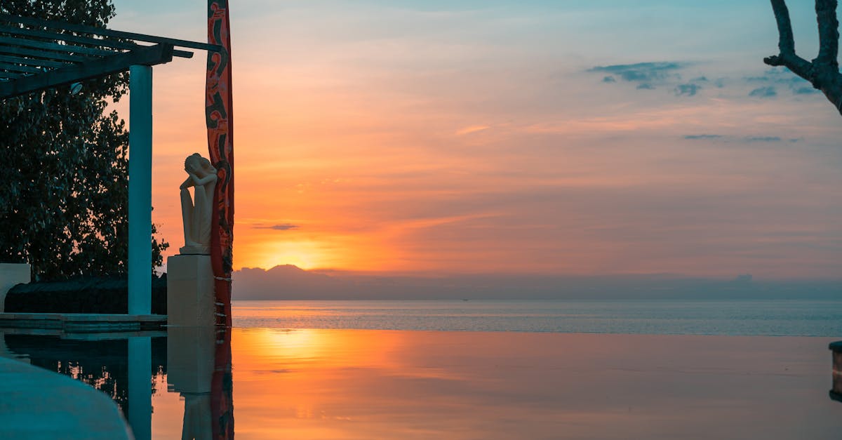 découvrez l'île de bali, joyau d'indonésie, célèbre pour ses plages paradisiaques, ses rizières en terrasses et sa culture vibrante. explorez ses temples historiques, savourez une cuisine délicieuse et plongez dans une nature envoûtante. préparez-vous à vivre une expérience inoubliable à bali.