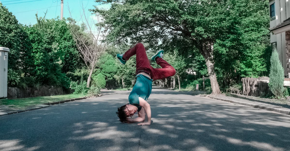 découvrez l'univers captivant du breakdance, une danse urbaine énergique mêlant acrobaties, créativité et style. apprenez les mouvements emblématiques et les techniques des meilleurs danseurs, participez à des battles et plongez dans la culture hip-hop au cœur de cette discipline dynamique.