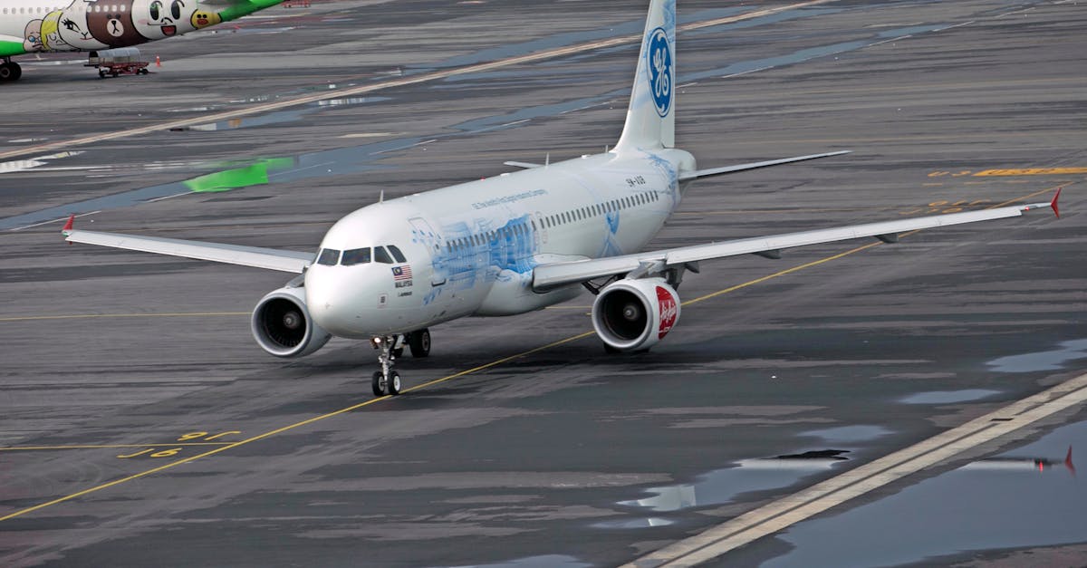 découvrez l'avenir de l'aviation avec les avions électriques, une innovation qui promet un transport aérien plus durable et respectueux de l'environnement. plongez dans les avancées technologiques et les avantages des avions propulsés par électricité.