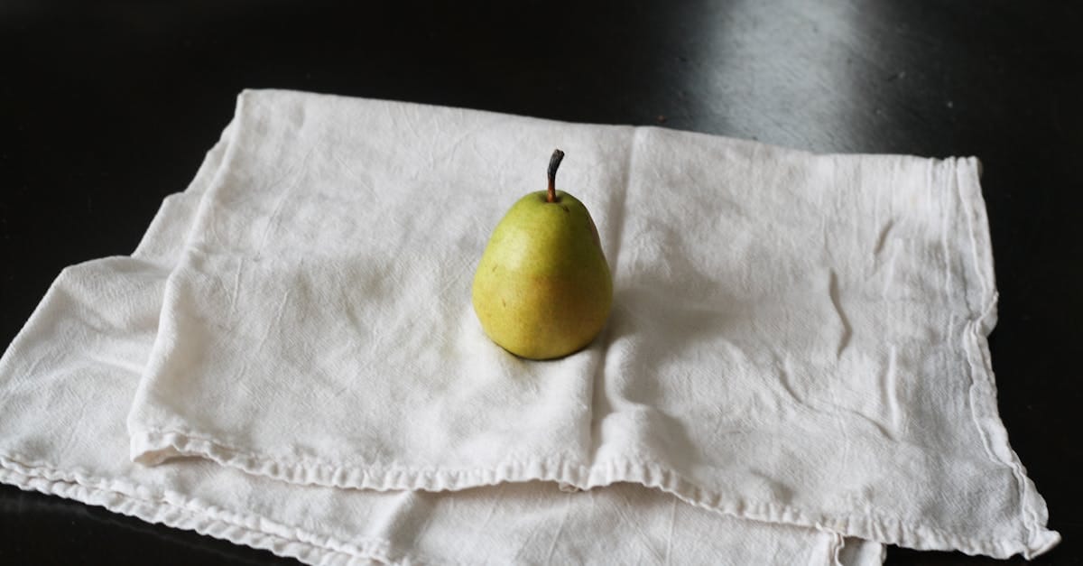 découvrez tout sur les mouches des fruits : identification, biologie, comportement et méthodes de lutte pour préserver vos récoltes et votre cuisine.