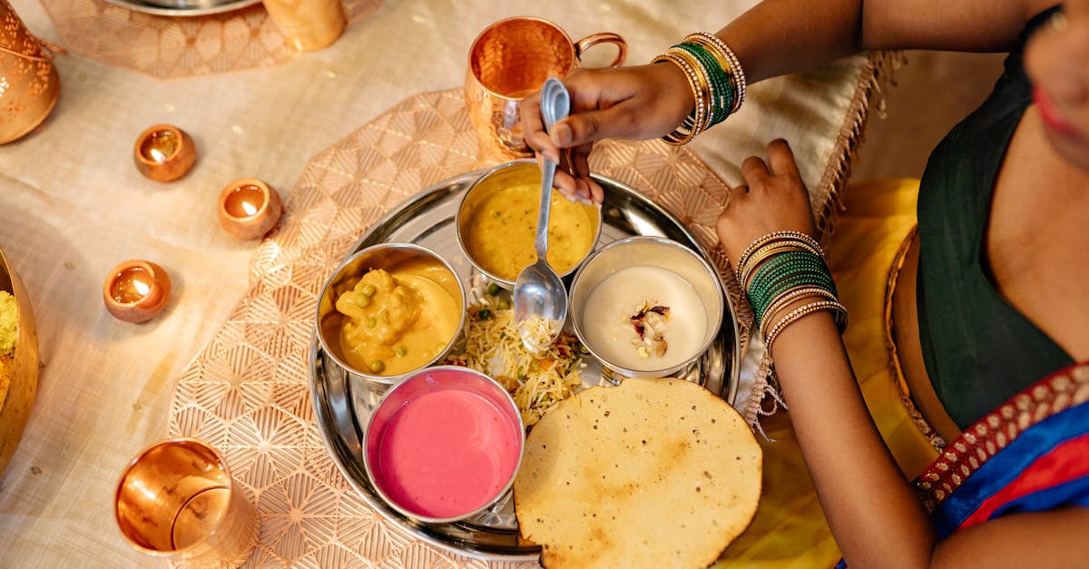 découvrez la richesse et la diversité de la cuisine indienne, un festin vibrant de saveurs, d'épices exotiques et de recettes traditionnelles. explorez des plats emblématiques comme le curry, le biryani et les samoussas. plongez dans un voyage culinaire unique qui ravira vos papilles!