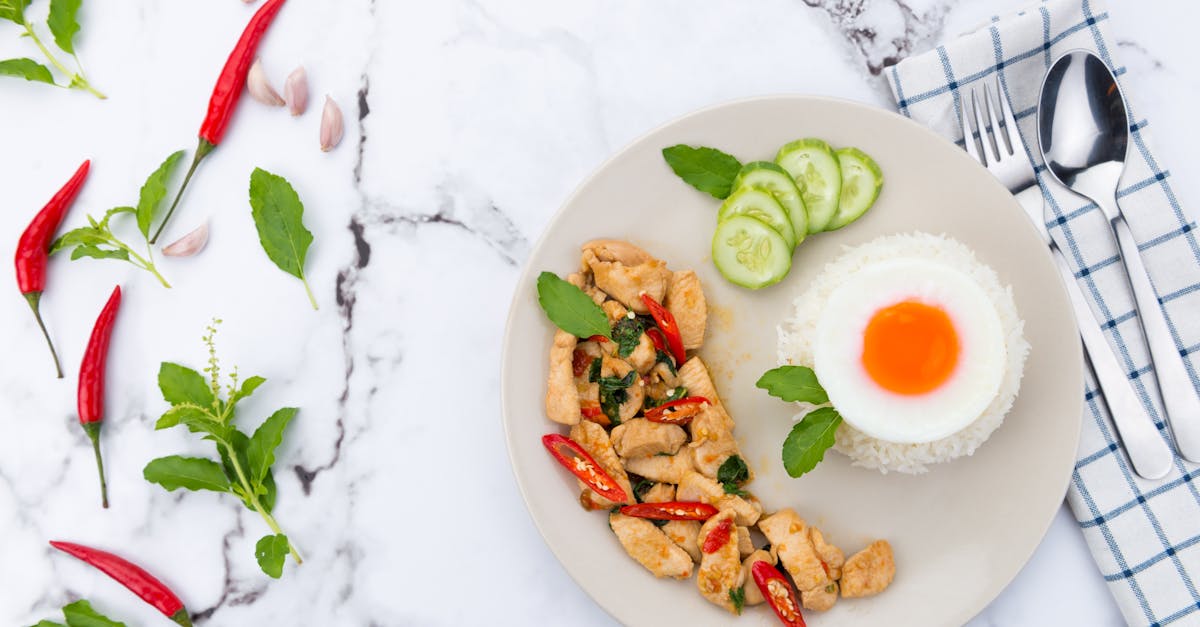 découvrez l'authenticité de la cuisine thaïlandaise avec ses saveurs envoûtantes, ses ingrédients frais et ses plats emblématiques tels que le pad thaï, les currys épicés et les soupes parfumées. explorez une aventure culinaire riche en couleurs et en textures qui émerveillera vos papilles.