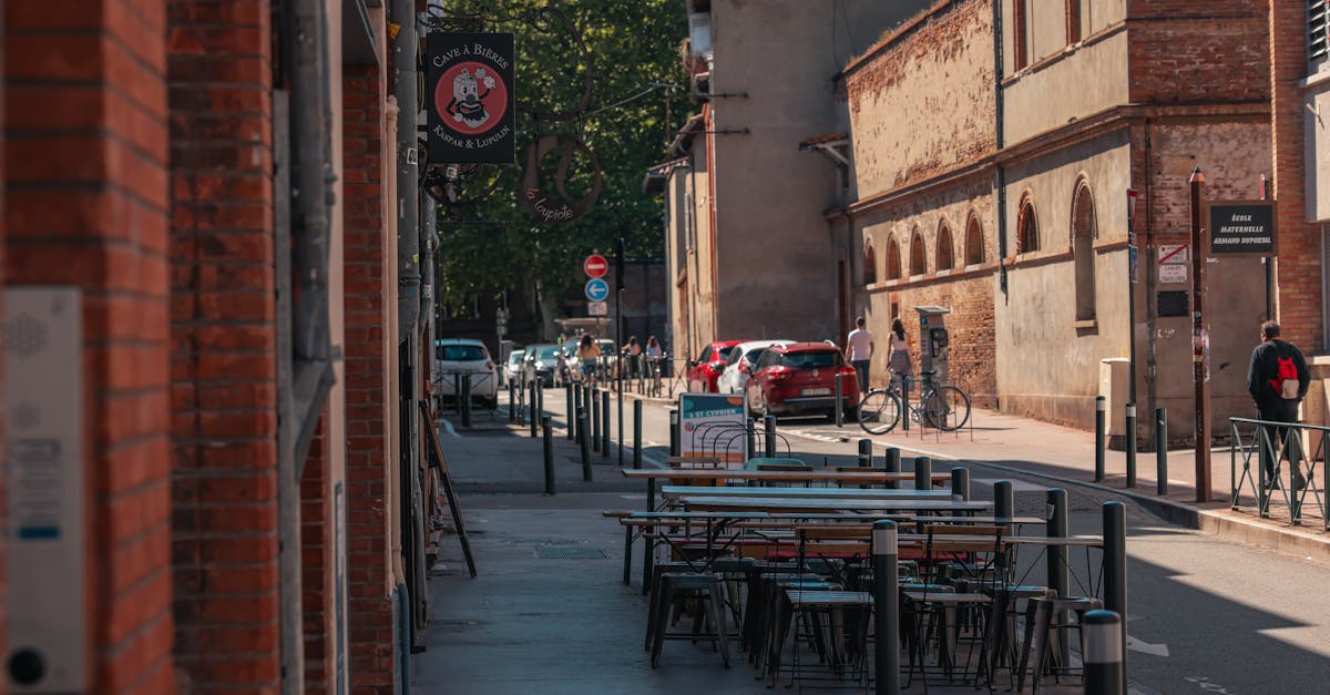 découvrez toulouse, la ville rose, riche en histoire et en culture. explorez ses monuments emblématiques, savourez sa délicieuse gastronomie et profitez d'une atmosphère chaleureuse. que vous soyez passionné par l'architecture, l'art ou la gastronomie, toulouse saura vous séduire.