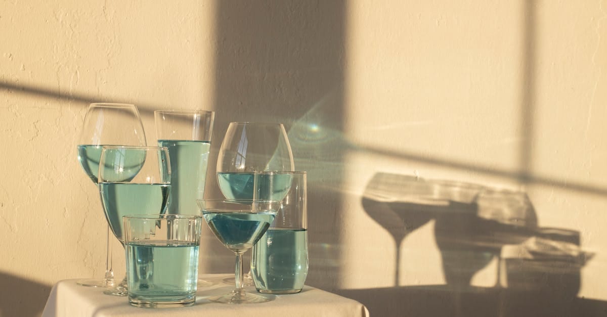 découvrez l'univers mystique de l'absinthe, une liqueur emblématique et envoûtante, enrichie de plantes aromatiques et d'une histoire fascinante. plongez dans ses secrets, ses saveurs uniques, et apprenez tout sur sa préparation et sa dégustation.