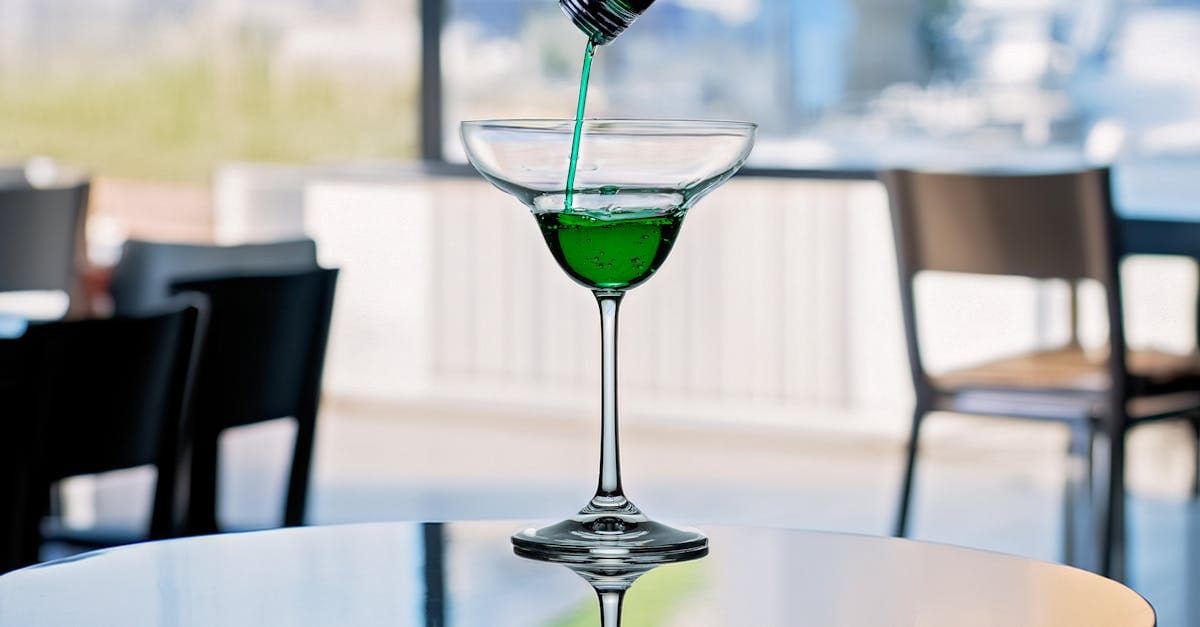 découvrez l'absinthe, cette célèbre boisson alcoolisée au goût anisé, originaires des montagnes suisses. explorez son histoire fascinante, ses ingrédients emblématiques et la culture qui l'entoure. plongez dans l'univers mystérieux de l'absinthe et apprenez les secrets de sa préparation et de sa consommation.