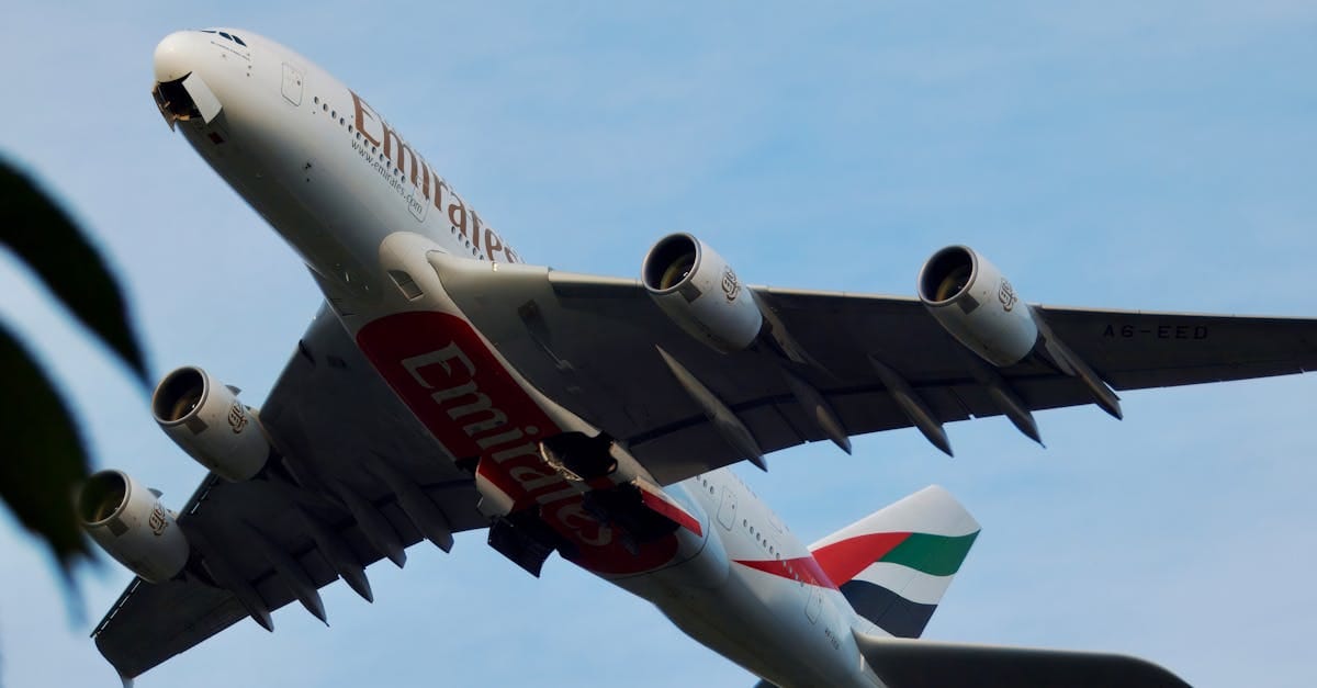 découvrez l'airbus a380, le plus grand avion de ligne du monde, alliant confort, technologie de pointe et performances exceptionnelles. explorez ses caractéristiques innovantes, son impact sur l'aviation moderne et son rôle dans les voyages intercontinentaux.
