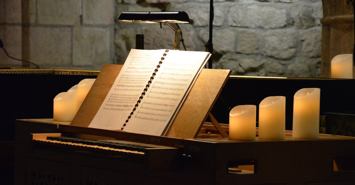 découvrez l'envoûtante expérience des concerts aux chandelles, où la musique classique prend vie dans une ambiance intime et chaleureuse. plongez dans l'atmosphère magique de ces événements, sublimés par la lueur des bougies.