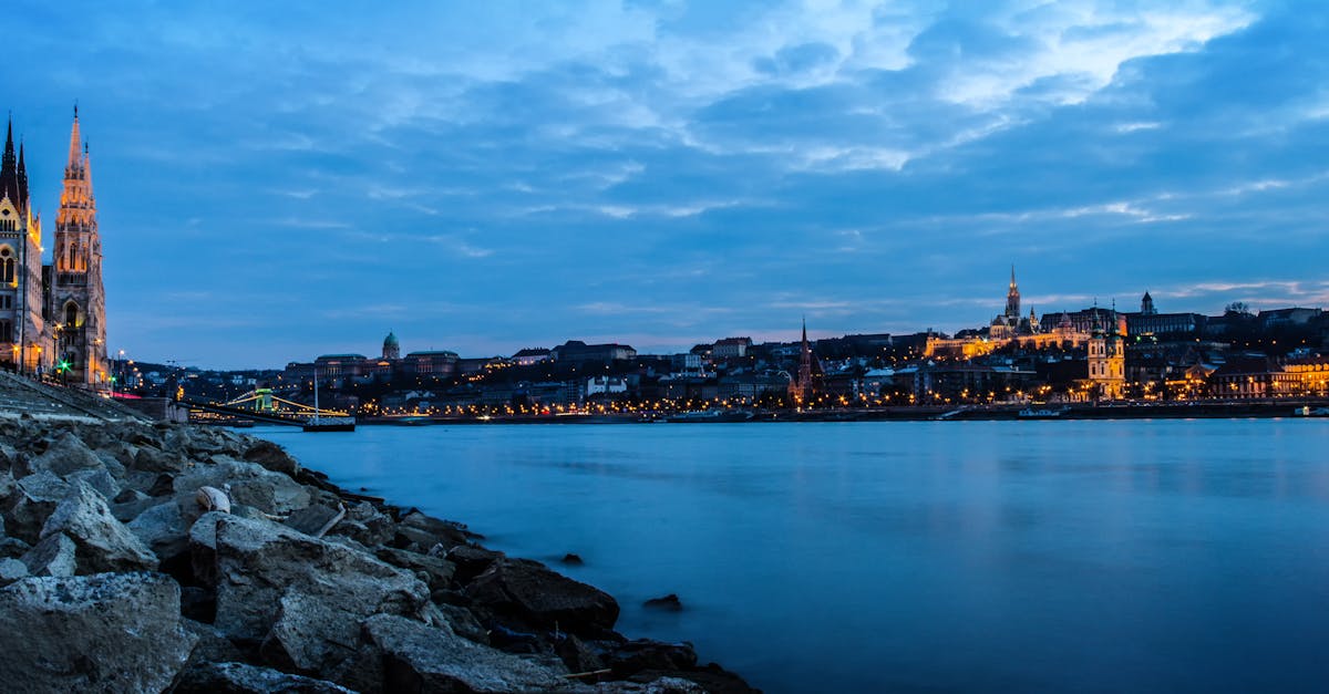découvrez la hongrie, un pays riche en histoire, culture et paysages magnifiques. explorez budapest, ses thermes célèbres et sa gastronomie délicieuse, sans oublier ses châteaux pittoresques et ses caves à vin.