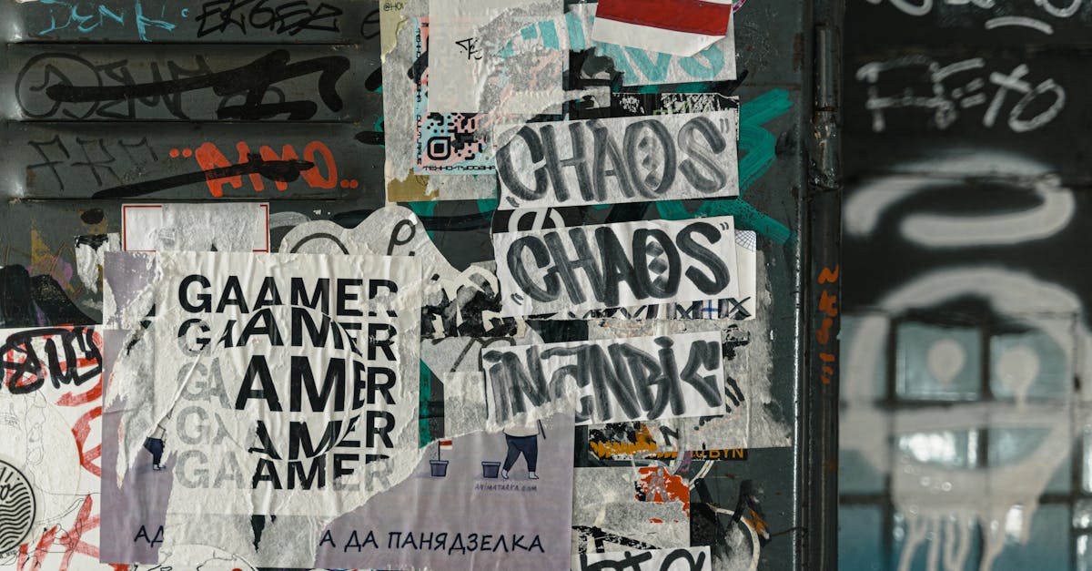 le vandalisme consiste en des actes délibérés de destruction ou d'endommagement de biens publics ou privés. ce comportement illégal soulève des enjeux sociétaux importants, allant de la sécurité communautaire à la dégradation de l'espace urbain. découvrez les causes, conséquences et moyens de prévention du vandalisme.