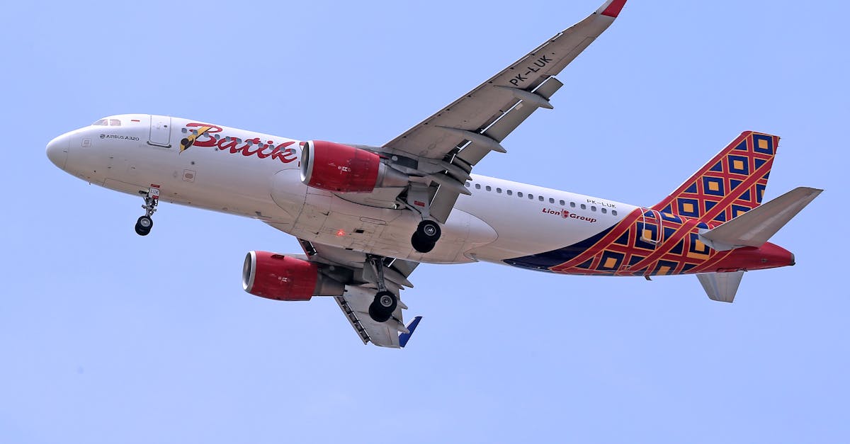 découvrez l'airbus a320, le célèbre avion de ligne qui a révolutionné l'aviation moderne avec sa conception innovante, son efficacité énergétique et son confort inégalé pour les passagers. apprenez-en plus sur ses caractéristiques techniques, son histoire et son rôle essentiel dans le transport aérien mondial.