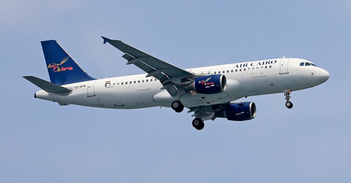 découvrez l'airbus a320, un avion de ligne emblématique réputé pour son efficacité, son confort et sa technologie de pointe. explorez ses caractéristiques, son histoire et son rôle crucial dans l'aviation moderne.