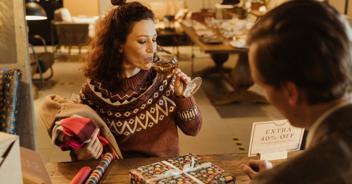 découvrez les marchés de noël enchanteurs, où l'esprit des fêtes prend vie à travers des lumières scintillantes, des artisans locaux et des délices gourmands. plongez dans une ambiance festive et festive, idéale pour partager des moments inoubliables en famille ou entre amis.