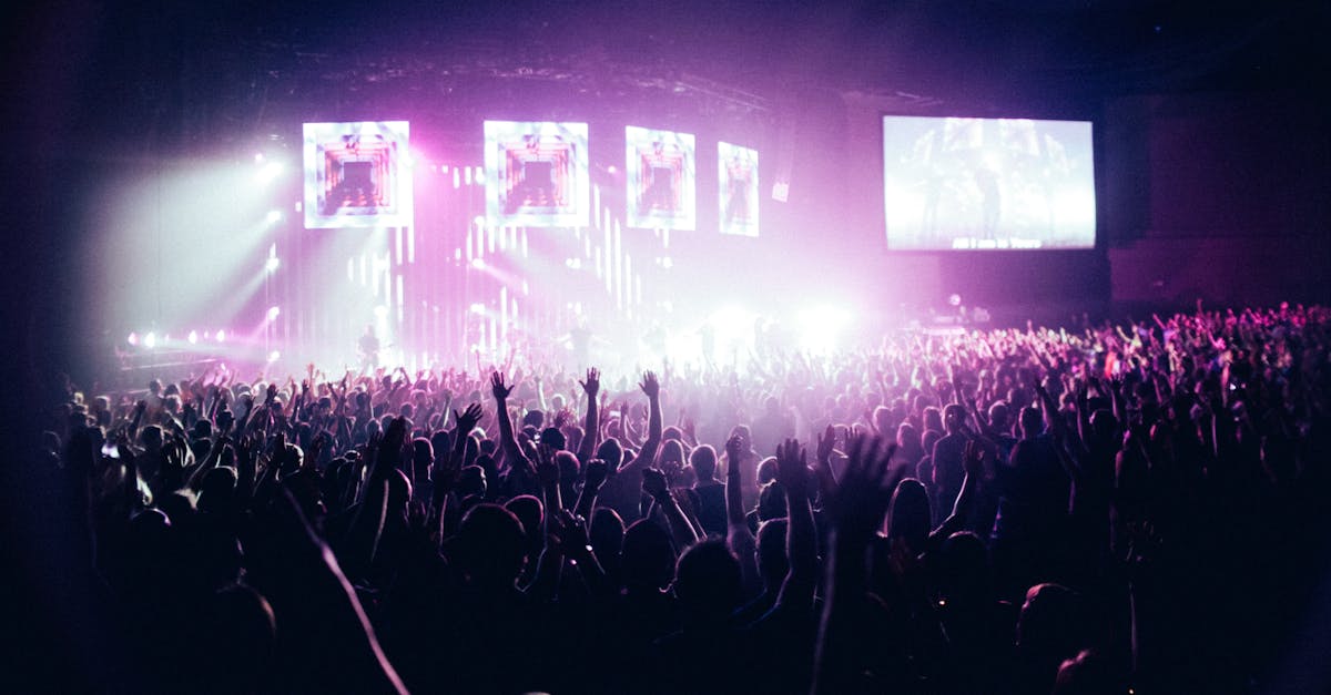 assistez à un concert inoubliable, où une ambiance électrisante et des performances live exceptionnelles vous plongeront dans l'univers de la musique. réservez vos billets dès maintenant et vivez une expérience musicale unique !